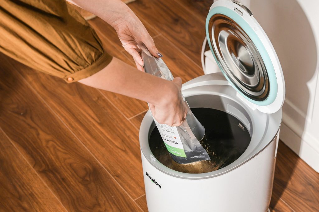 Apartment Composting Mistakes (and Fixes) in 2025 1 Apartment composting mistakes in 2025 including odor, pests, and moisture issues with fixes for small spaces