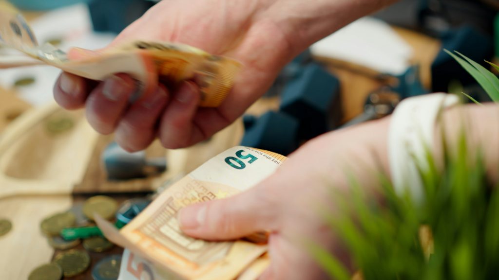 Sustainability Law 2025: Europe’s Defining Moment 2 Counting cash and handling currency notes Sustainability Law 2025