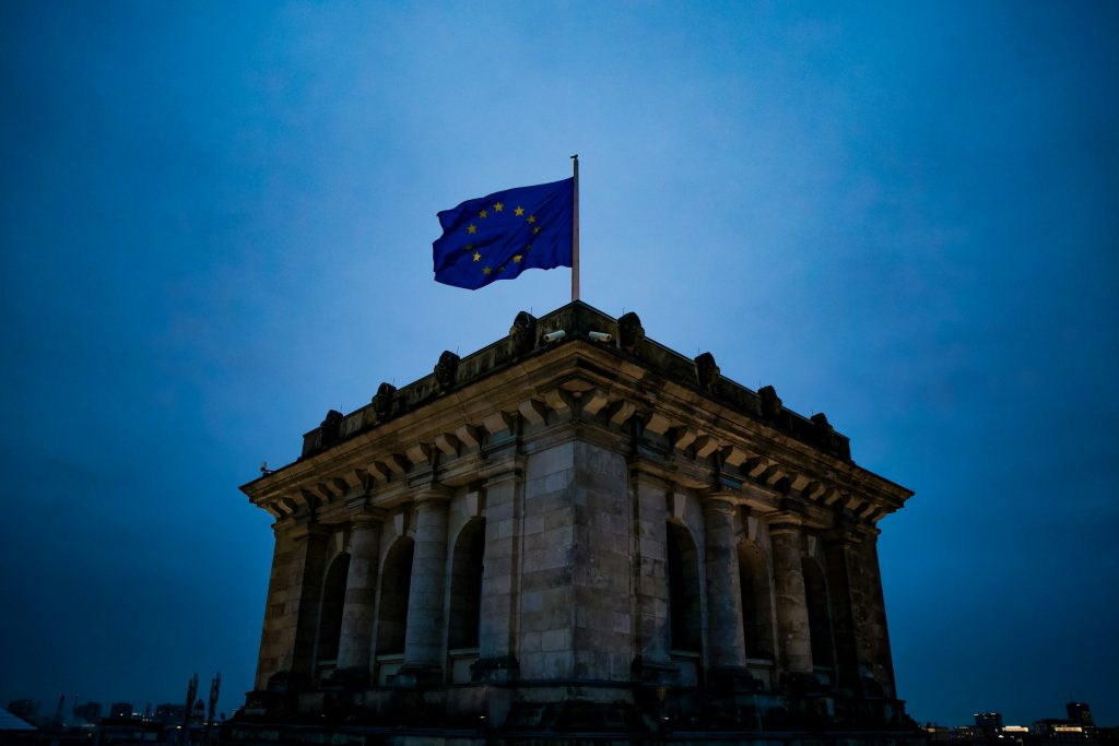 Sustainability Law 2025: Europe’s Defining Moment 1 European Union flag symbolizing cooperation and sustainability law in 2025